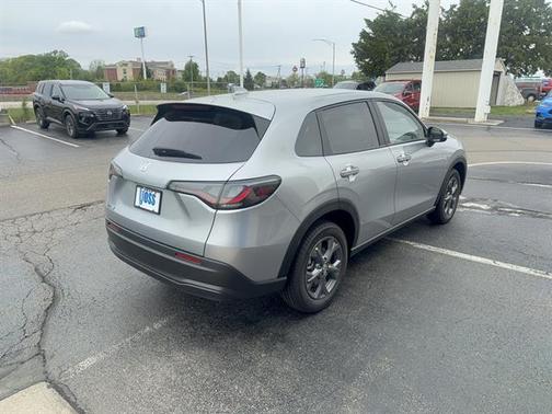 Solar Silver Metallic 2027 Honda HR-V LX
