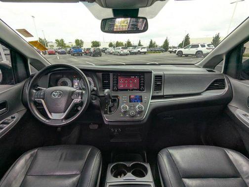 2019 Toyota Sienna SE