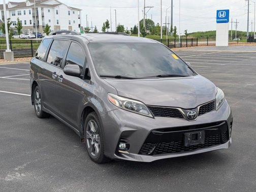 2019 Toyota Sienna SE