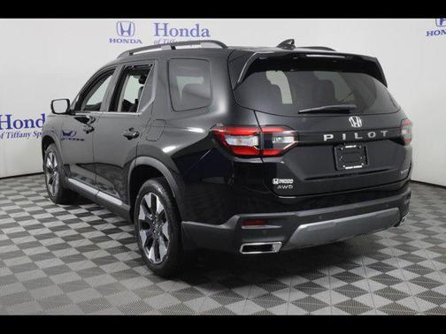 Crystal Black Pearl 2026 Honda Pilot Touring 8-Passenger