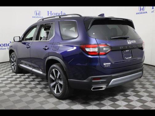2025 Honda Pilot Touring 8-Passenger