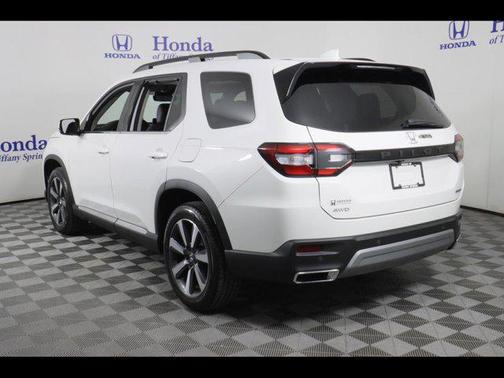 2025 Honda Pilot Touring 8-Passenger