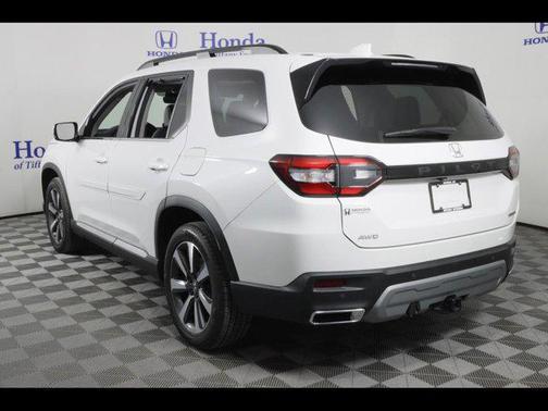 2025 Honda Pilot Touring 8-Passenger