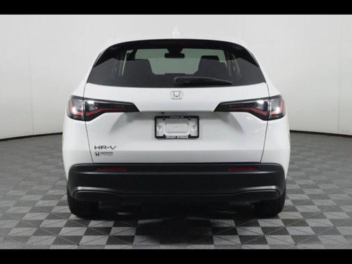 Platinum White Pearl 2027 Honda HR-V LX