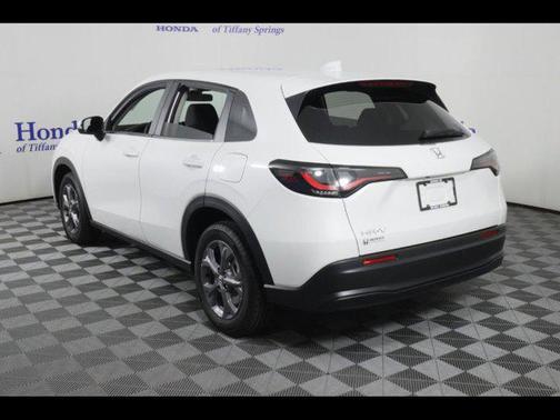 Platinum White Pearl 2027 Honda HR-V LX