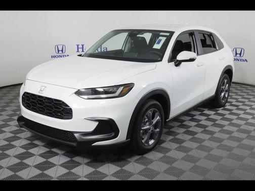 Platinum White Pearl 2027 Honda HR-V LX