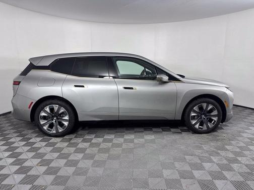 Space Silver 2026 BMW iX xDrive60