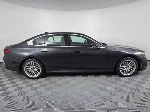 Dark Graphite Metallic 2024 BMW 540 i xDrive