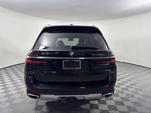 Black Sapphire Metallic 2024 BMW X7 xDrive40i