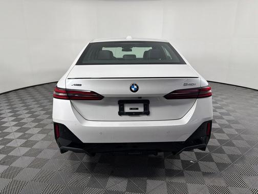 Mineral White Metallic 2026 BMW 540 i xDrive