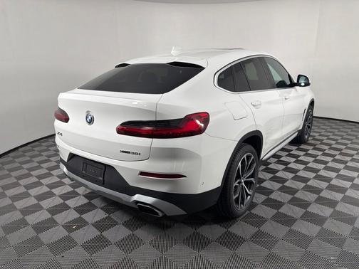 Alpine White 2024 BMW X4 xDrive30i