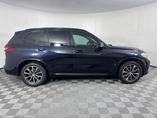 Carbon Black Metallic 2022 BMW X5 xDrive40i