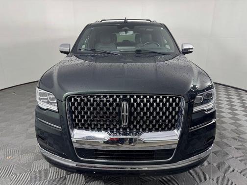 Manhattan Green Metallic 2023 Lincoln Navigator L Black Label