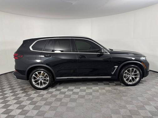 Black Sapphire Metallic 2026 BMW X5 xDrive40i