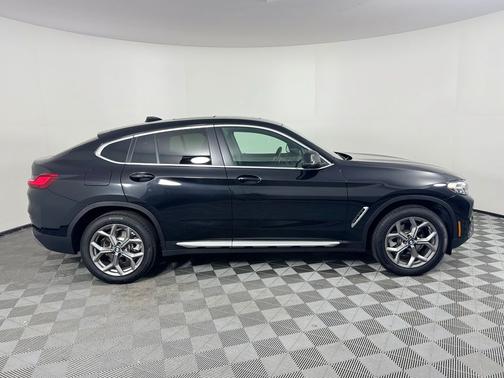 Black Sapphire Metallic 2025 BMW X4 xDrive30i