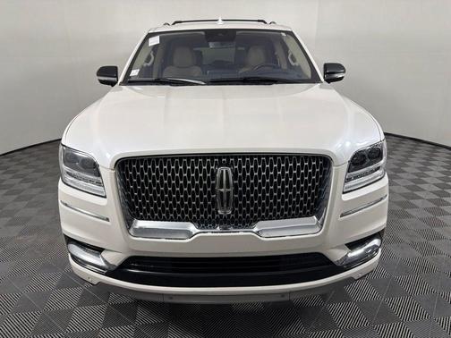 White Platinum Tri-Coat Metallic 2019 Lincoln Navigator L Reserve