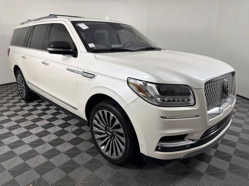 White Platinum Metallic Tri-Coat 2019 Lincoln Navigator L Reserve