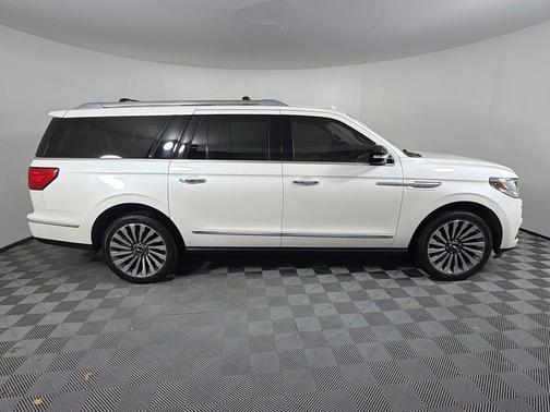 White Platinum Metallic Tri-Coat 2019 Lincoln Navigator L Reserve