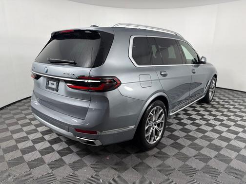 Skyscraper Gray Metallic 2025 BMW X7 xDrive40i