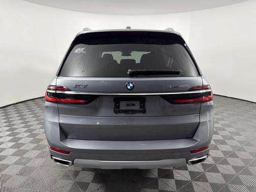 Skyscraper Gray Metallic 2025 BMW X7 xDrive40i