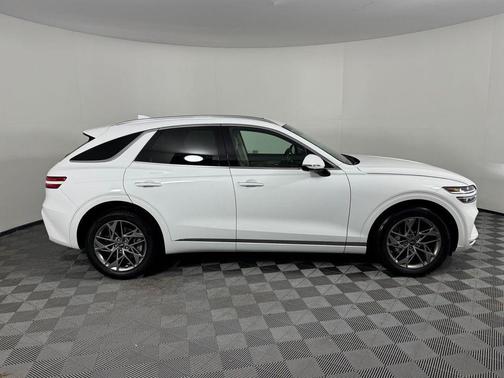 Alta White 2024 Genesis GV70 2.5T