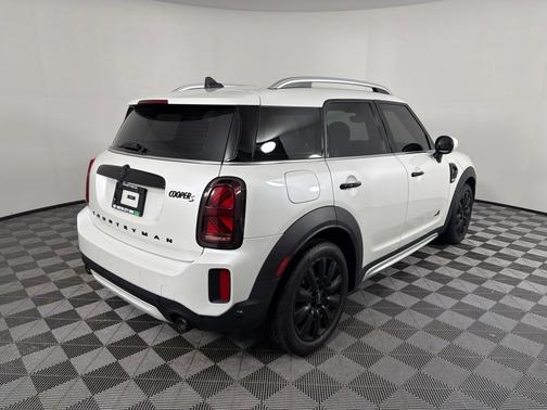 Nanuq White Metallic 2024 MINI Countryman