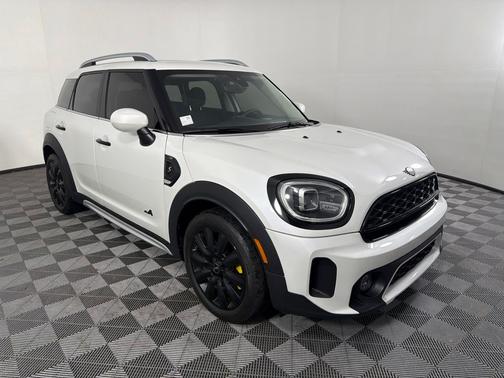 Nanuq White Metallic 2024 MINI Countryman