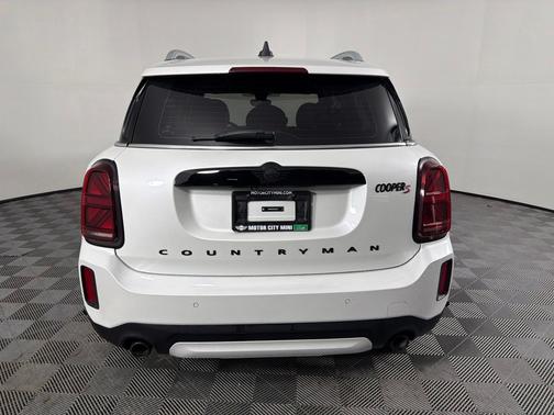 Nanuq White Metallic 2024 MINI Countryman
