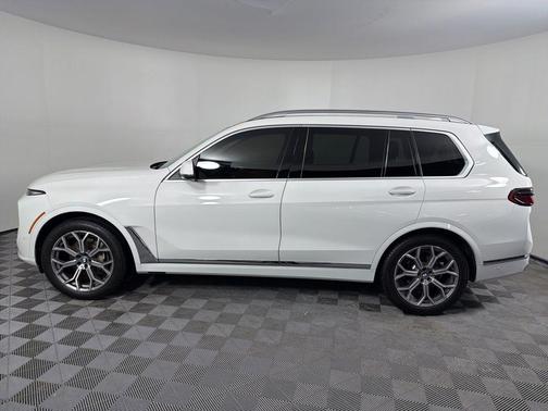 Alpine White 2024 BMW X7 xDrive40i