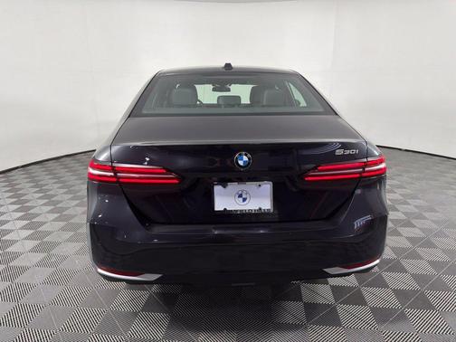 Dark Graphite Metallic 2024 BMW 530 i