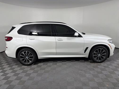White Metallic 2022 BMW X5 xDrive40i