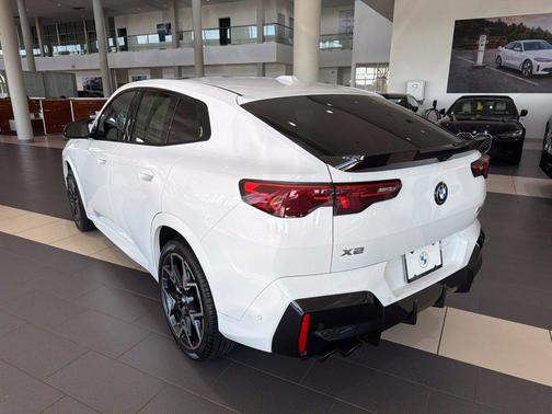 Alpine White 2026 BMW X2 M35i