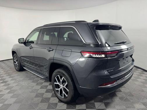 Metallic 2023 Jeep Grand Cherokee Limited