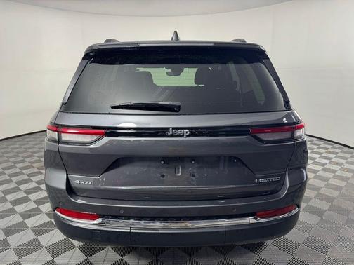 Metallic 2023 Jeep Grand Cherokee Limited