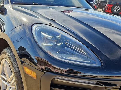 2024 Porsche Macan BASE