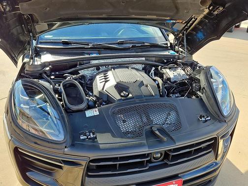 2024 Porsche Macan BASE