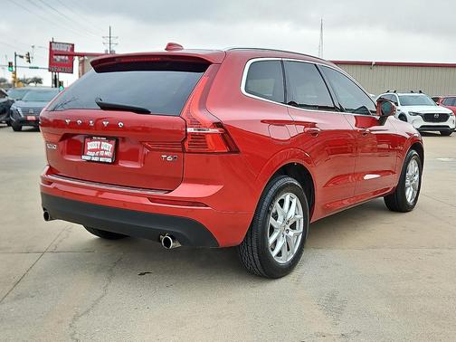 2021 Volvo XC60 T6 Momentum