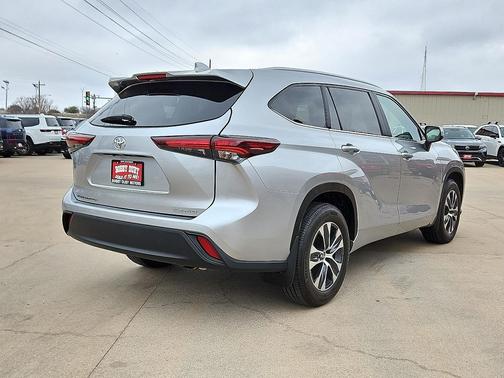 2024 Toyota Highlander XLE