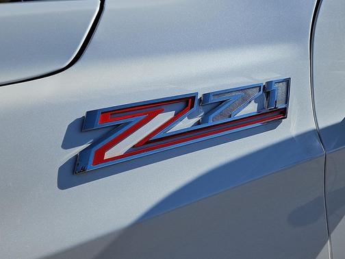 2025 Chevrolet Suburban 4WD Z71