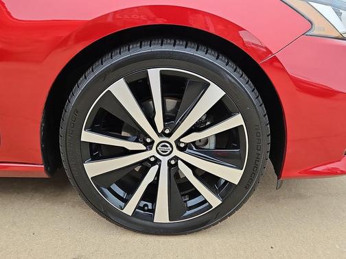 2020 Nissan Altima SR FWD