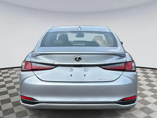 2025 Lexus ES 300h Premium