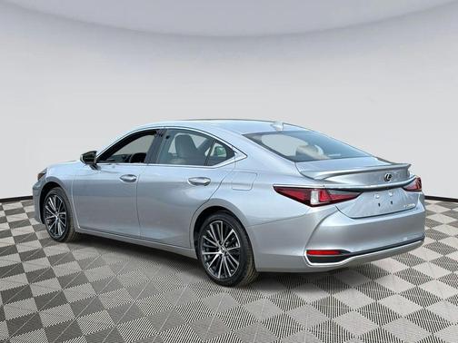 2025 Lexus ES 300h Premium