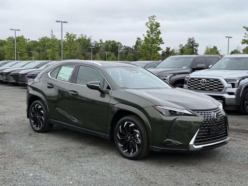 Nori Green Pearl 2026 Lexus UX 300h Premium