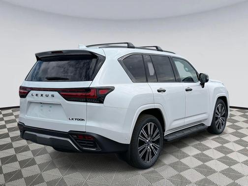 2025 Lexus LX 700h Luxury