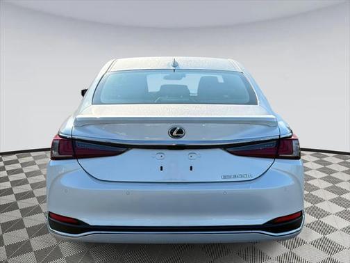 2024 Lexus ES 300h Luxury