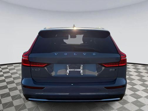 2023 Volvo V60 Cross Country Plus