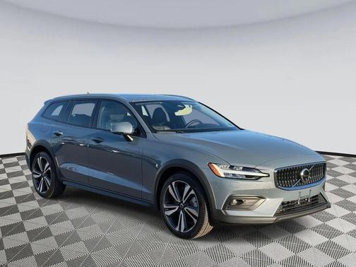 2023 Volvo V60 Cross Country Plus