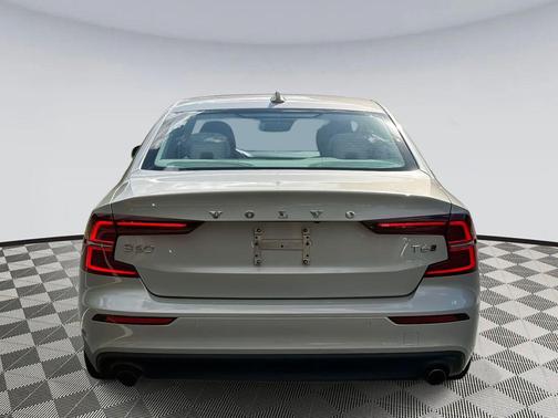2020 Volvo S60 T6 Momentum