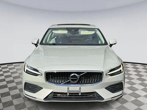 2020 Volvo S60 T6 Momentum