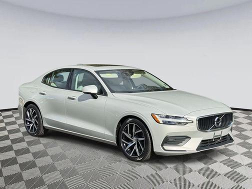 2020 Volvo S60 T6 Momentum